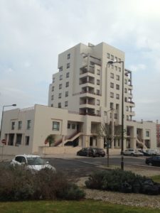 Edifício habitacional e de serviços (escritórios e comércio) em Paço do Lumiar, Telheiras, Lisboa. Fiscalização e coordenação se segurança dos trabalhos de reparação e reabilitação de fachadas revestidas com peças cerâmicas e impermeabilização de palas e varandas.